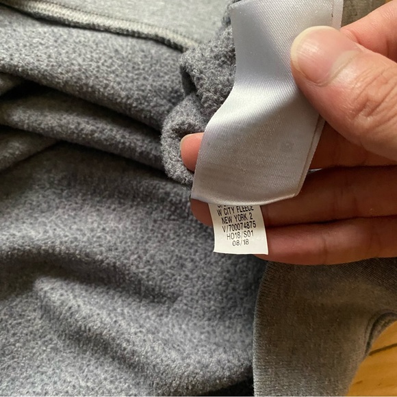 GAP NYC Big Apple Sweater size 2XL - Picture 8 of 8